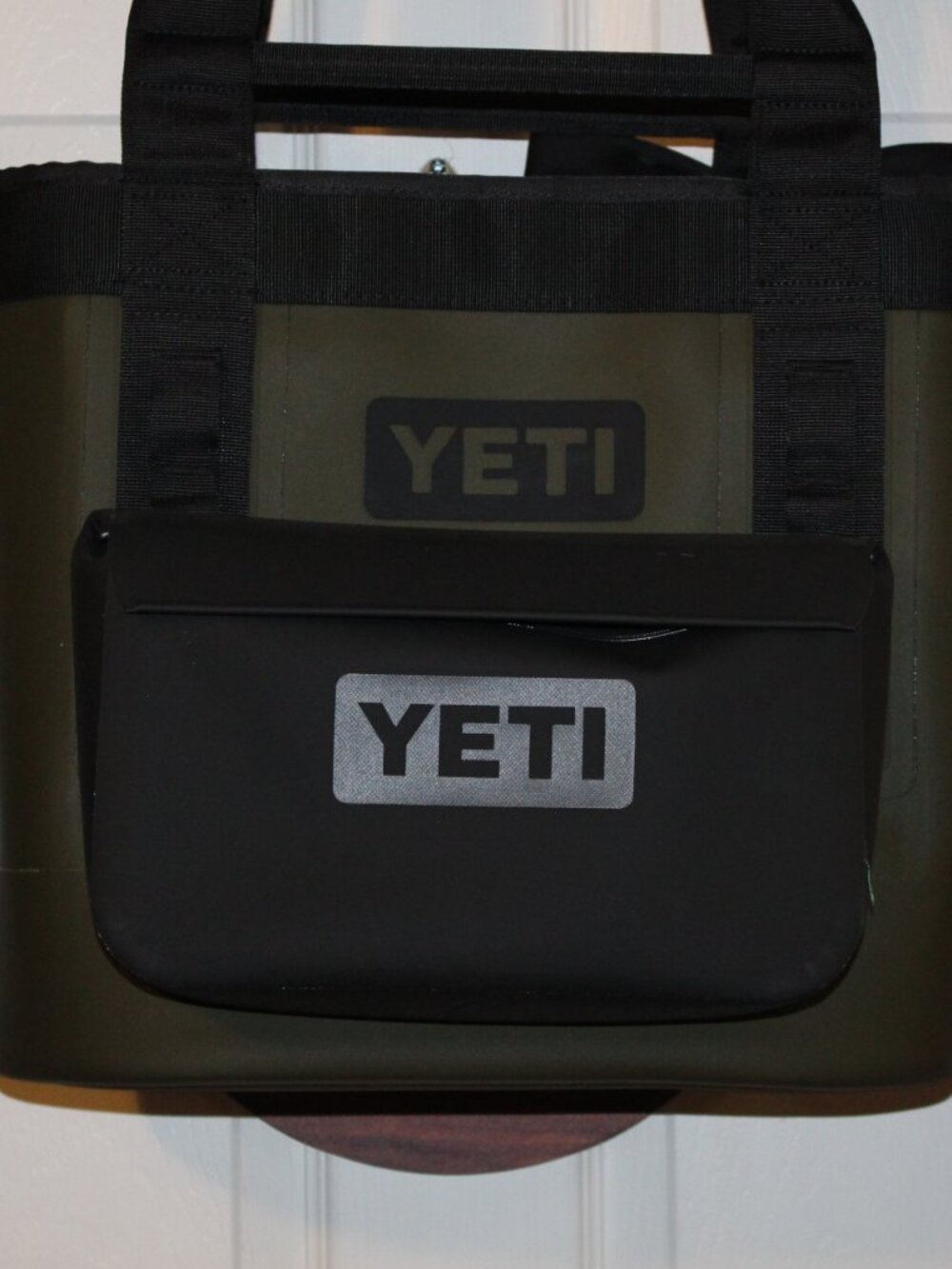 NWOT YETI CAMINO 20 with YETI SIDEKICK DRY CASE & CHARMS STUNNING!! - Picture 10 of 16